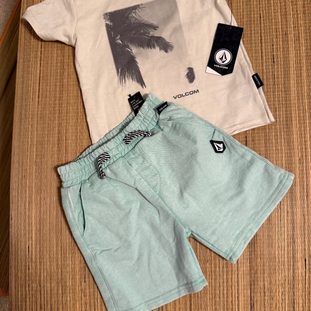 Volcom Boys t-shirt and shorts set size